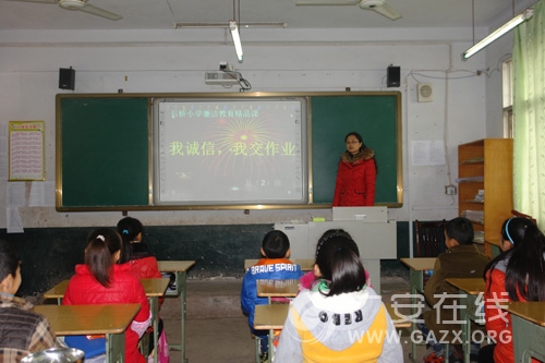 ʯ��Сѧ��չ���ྫƷ��չʾ���ͼ��