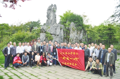 ���й����°���ʫ�ᡤ��Сƽ����㰲�С�ϵ�л��Ӱ