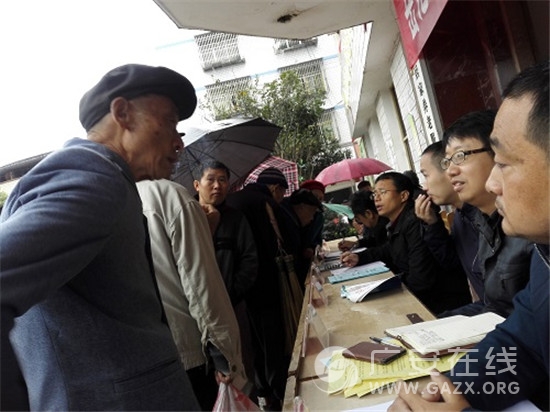 岳池县天平镇广场问政解民生,社会稳定促发展(图)