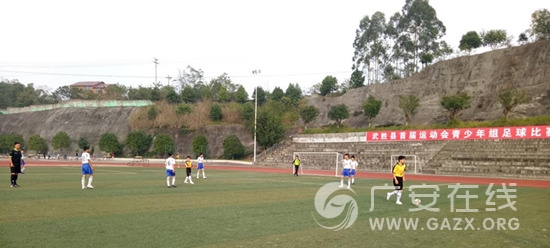 ��ɽѧУ�μ���ʤ���׽��˶��������������������ͼ��