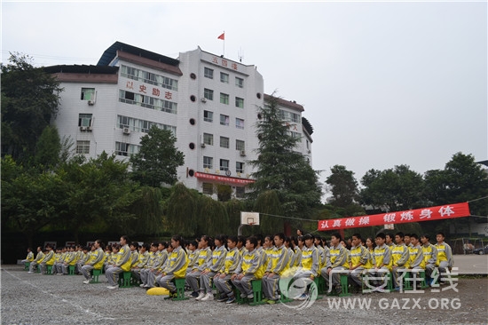 坛同镇中举行2016级学生广播体操比赛(图)