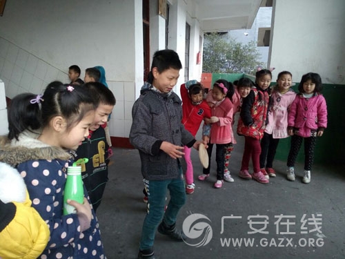 ǰ��СѧΪ���ж�ͯ����һƬ��գ�ͼ��