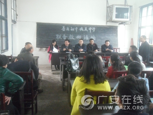 �������հ�������ǹ���ѧ���Ͻ��б�����ͼ��