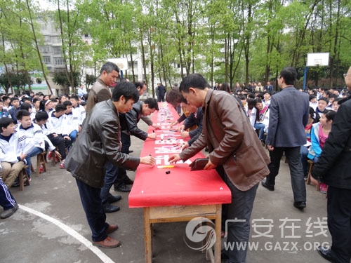 武胜县中心片区举行防邪警示教育教师演讲比赛(图)