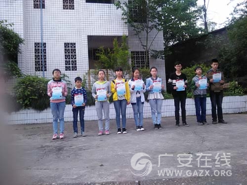 武胜县街子初中开展“公民道德建设宣传月”表彰总结活动(图)