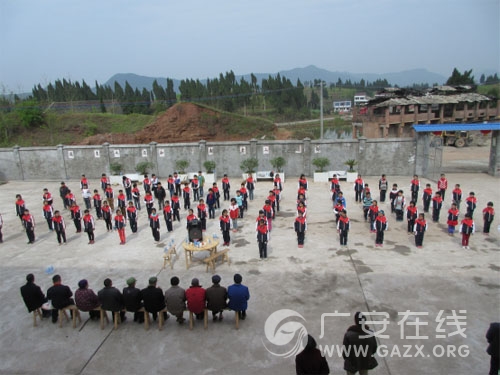 ���������Сѧ��չ���ϰ���־Ը���ͼ��