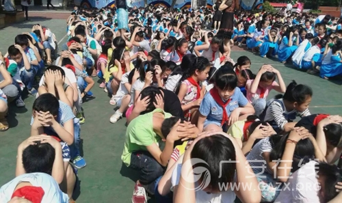 ����СѧУ��չ��5.12����ȫ��ɢ��ϰ���ͼ��