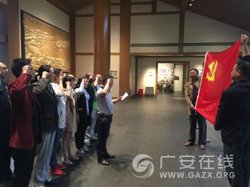 石盘中学开展重温入党誓词活动(图)