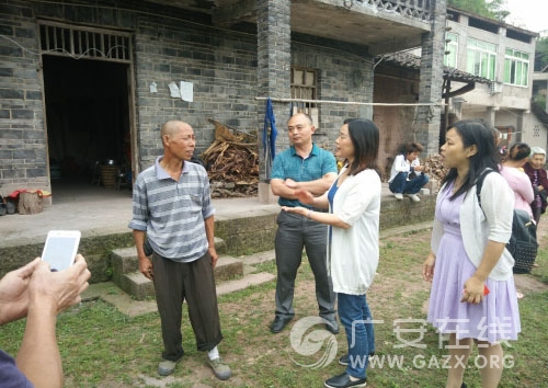 前锋区人社局用“法”扶贫(图)