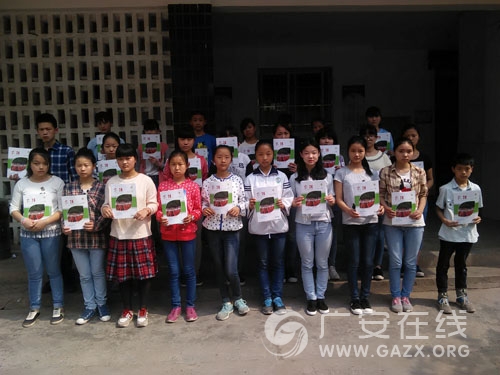 街子初中为《农孩》文学社作者举行隆重颁奖仪式(图)