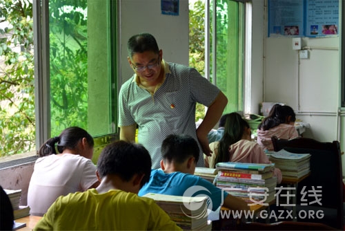 坛同镇中积极开展党员教师送教下乡活动(图)