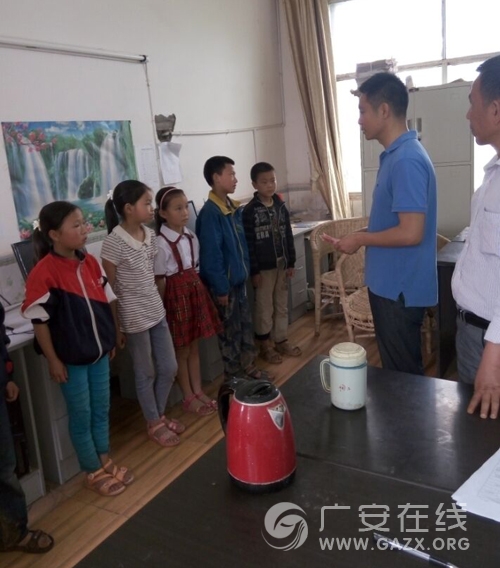 ��¡��ί������Сѧ��չ����ůο��ƶ��ѧ�����ͼ��