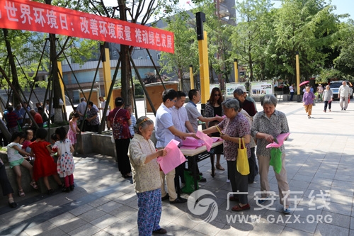 武胜县环保局举行“六五”世界环境日宣传活动(图)