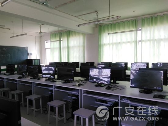 ʯ��Сѧ���ɱ�׼��������ң�ͼ��