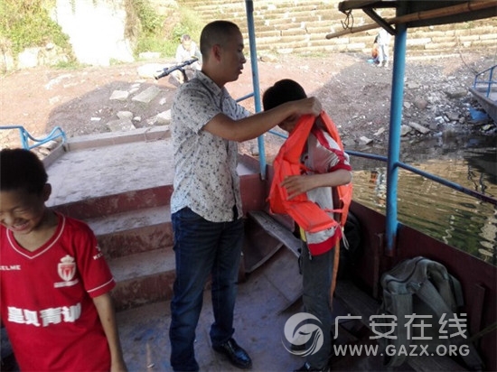 岳池县天平镇义渡学子行 航至家长安(图)