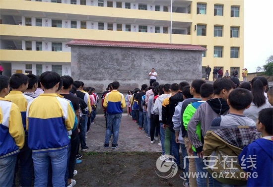 ����СѧУ��ʵ��չ�ճ���Ϊϰ�����ɽ�����ͼ��