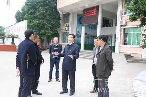 ǰ����ί��ί����֯������������һ���������Сѧ���е�����ɫ������ͼ��