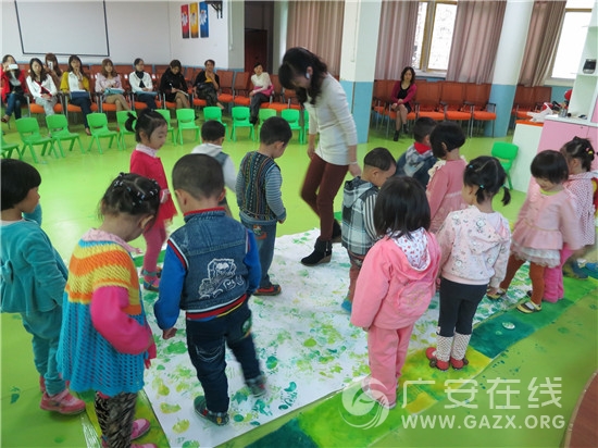 ��ʤ�ؿ�һ����֯�����ʦ���н�ѧ���ֻ��ͼ��