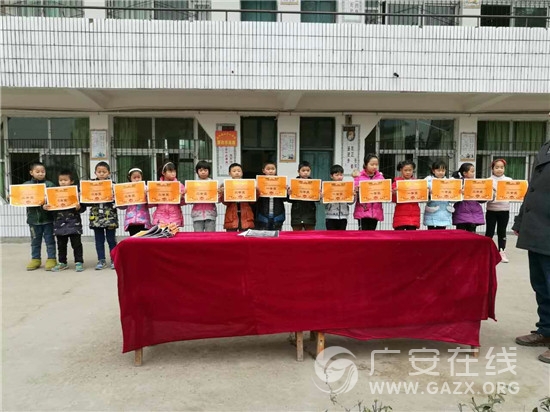 �����غ���СѧУ�ٰ�2017������ѧ�����߱��ô��