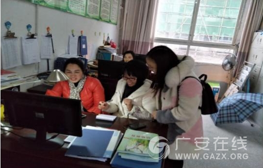 邻水县三合小学组织教师参加2017年国培专家在线答疑活动(图)
