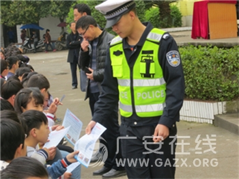 邻水县袁市中学交通安全专题讲座(图)