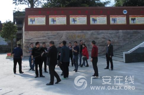 岳池县教科体局一行深入代市镇拱桥小学校观摩和学习