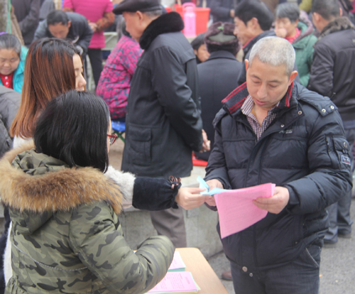 前锋区:开展“三月法治宣传月”主题活动(图)