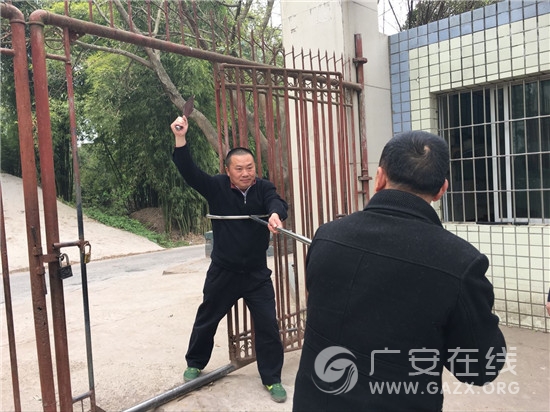 武胜县板桥小学进行反恐防暴应急演练(图)