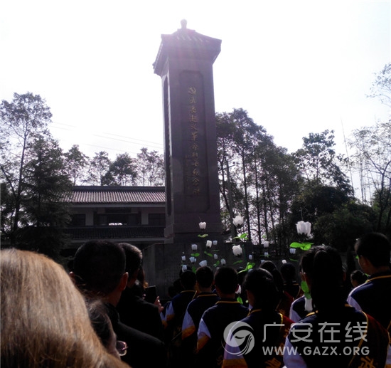 武胜龙庭小学开展“缅怀革命先烈、弘扬民族精神”少先队活动(图)