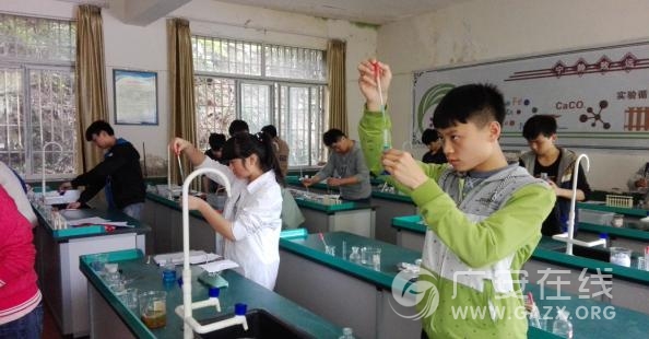 ��ʤ�ؽ��ѧУ��ǿ������ѧʵ��ѵ����ͼ��