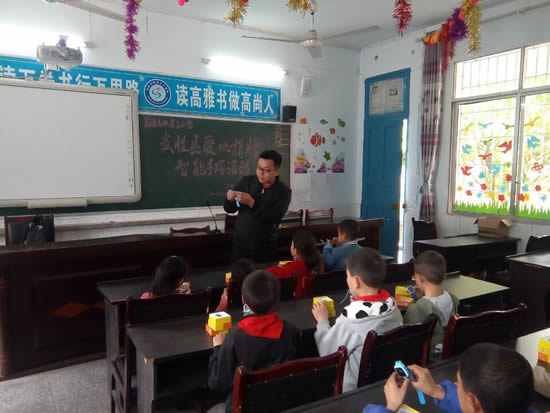 ˫����Сѧ���Ĵ�����ͬ����Ϣ�������޹�˾���ľ�����ͯ�����ֻ��