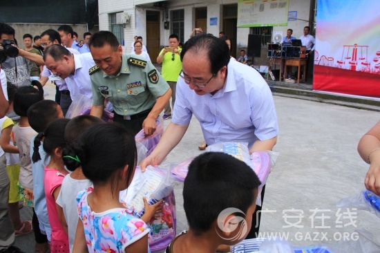 �㰲�й��̾�Я�ְ�����ҵ��չ��ѧ��ƶ���ͼ��