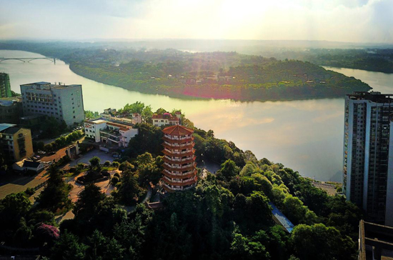 太极湖 (李远华 摄)