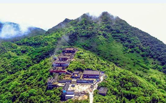 华蓥山宝鼎 (向世明 摄)