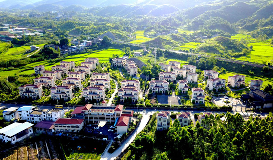 华蓥市高兴镇 (邱海鹰 摄)