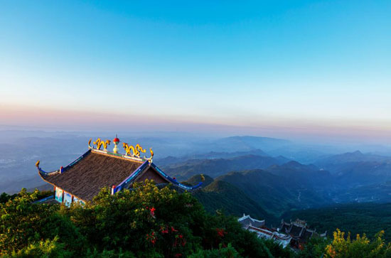 华蓥山宝鼎 (朱照富 摄)