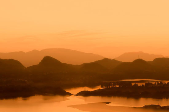 大美天池湖 (朱照富 摄)
