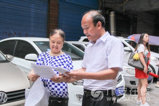 广安市食药监管局开展志愿服务进社区活动