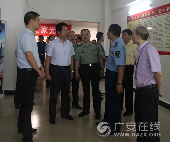 广安市委常委、副市长俞路深入武胜检查征兵体检工作(图)