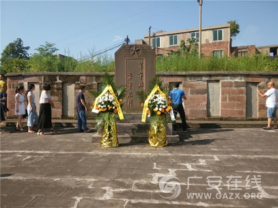 前锋区大佛寺街道和工业园区:八一建军节祭奠铁道兵烈士(图)