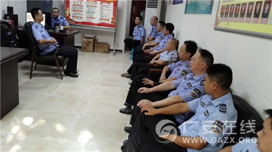 岳池县城管局执法四队召开“八一”建军节座谈会(图)