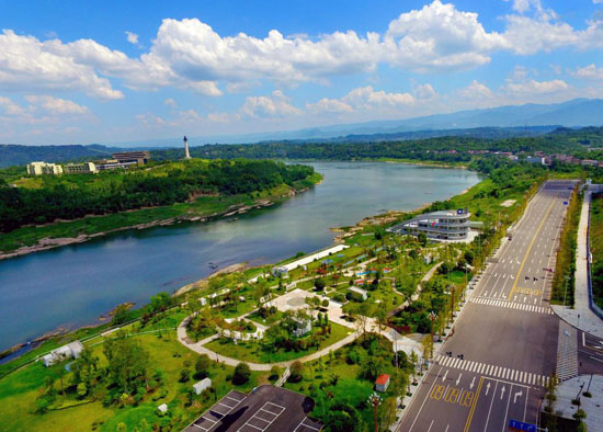 广安首座地埋式花园式污水处理厂 张启富(摄)