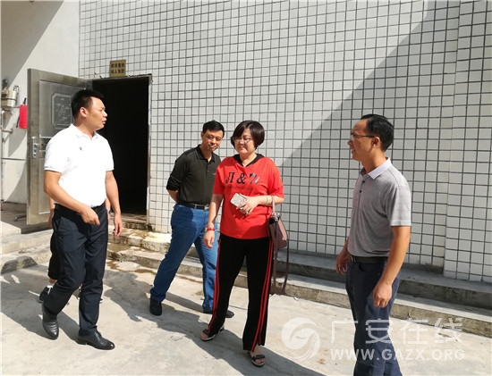 邻水县教科体局局长胡义学到观音镇中检查工作(图)