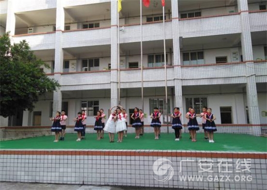 ˫�Ӷ�С�ԡ��ж���ʦ��Ϊ���⿪չ������չʾ���ͼ��