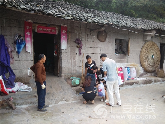 武胜龙庭初中开展“千师进万户”活动推进教育扶贫(图)