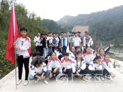邻水县牟家镇中开展秋游活动丰富学生知识(图)